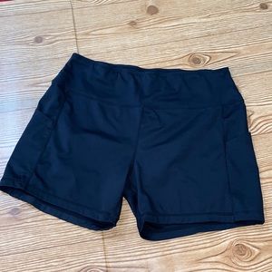 🌻3/$18 Women’s athletic shorts with pockets size XL